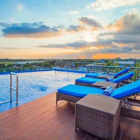 Platinum Adisucipto Hotel & Conference Center Kalasan Ngoại thất bức ảnh