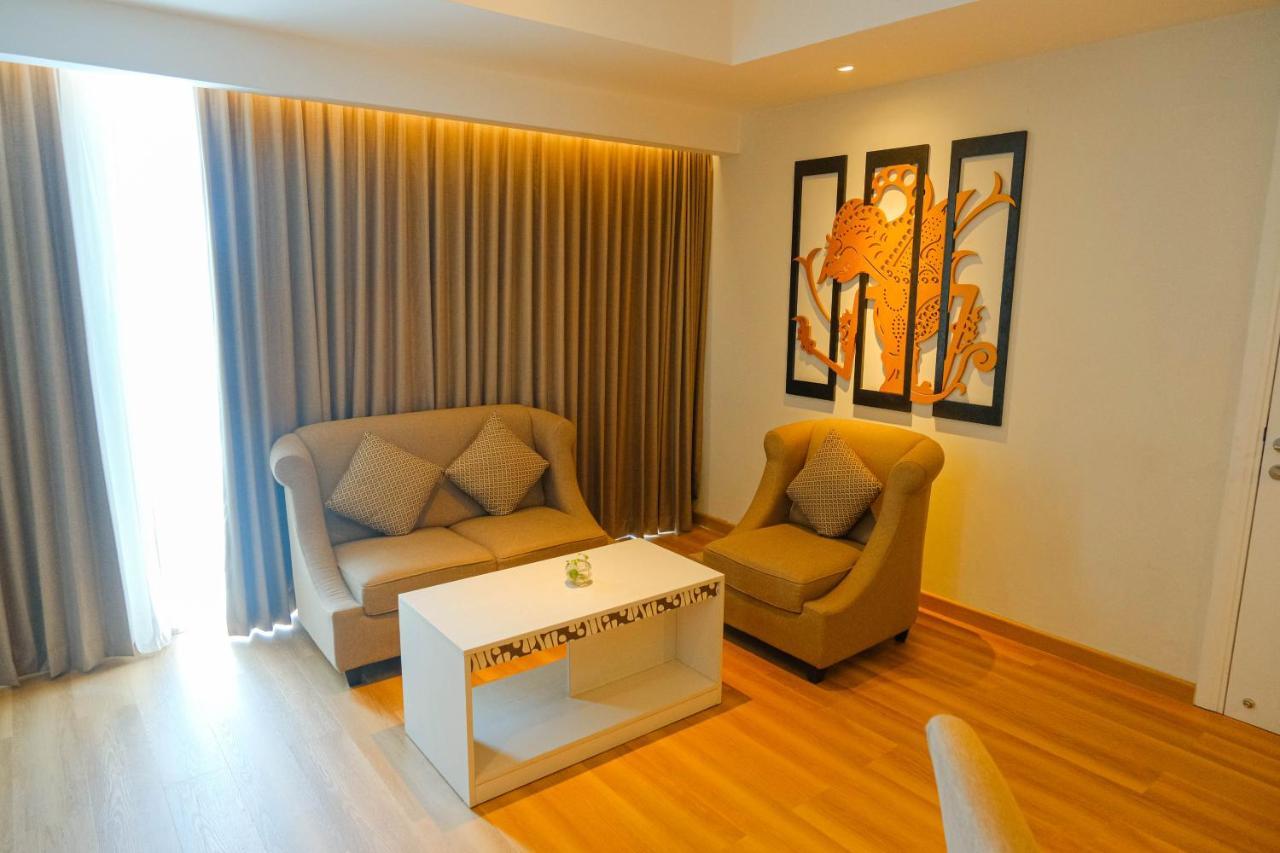 Platinum Adisucipto Hotel & Conference Center Kalasan Ngoại thất bức ảnh