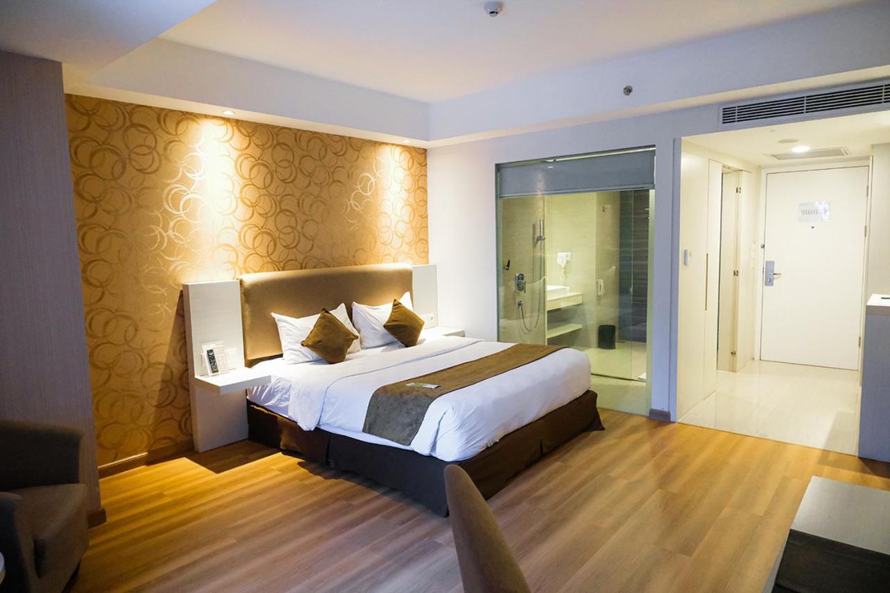 Platinum Adisucipto Hotel & Conference Center Kalasan Ngoại thất bức ảnh