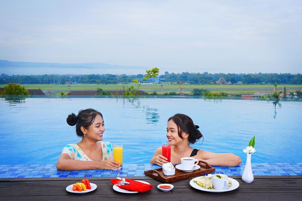 Platinum Adisucipto Hotel & Conference Center Kalasan Ngoại thất bức ảnh