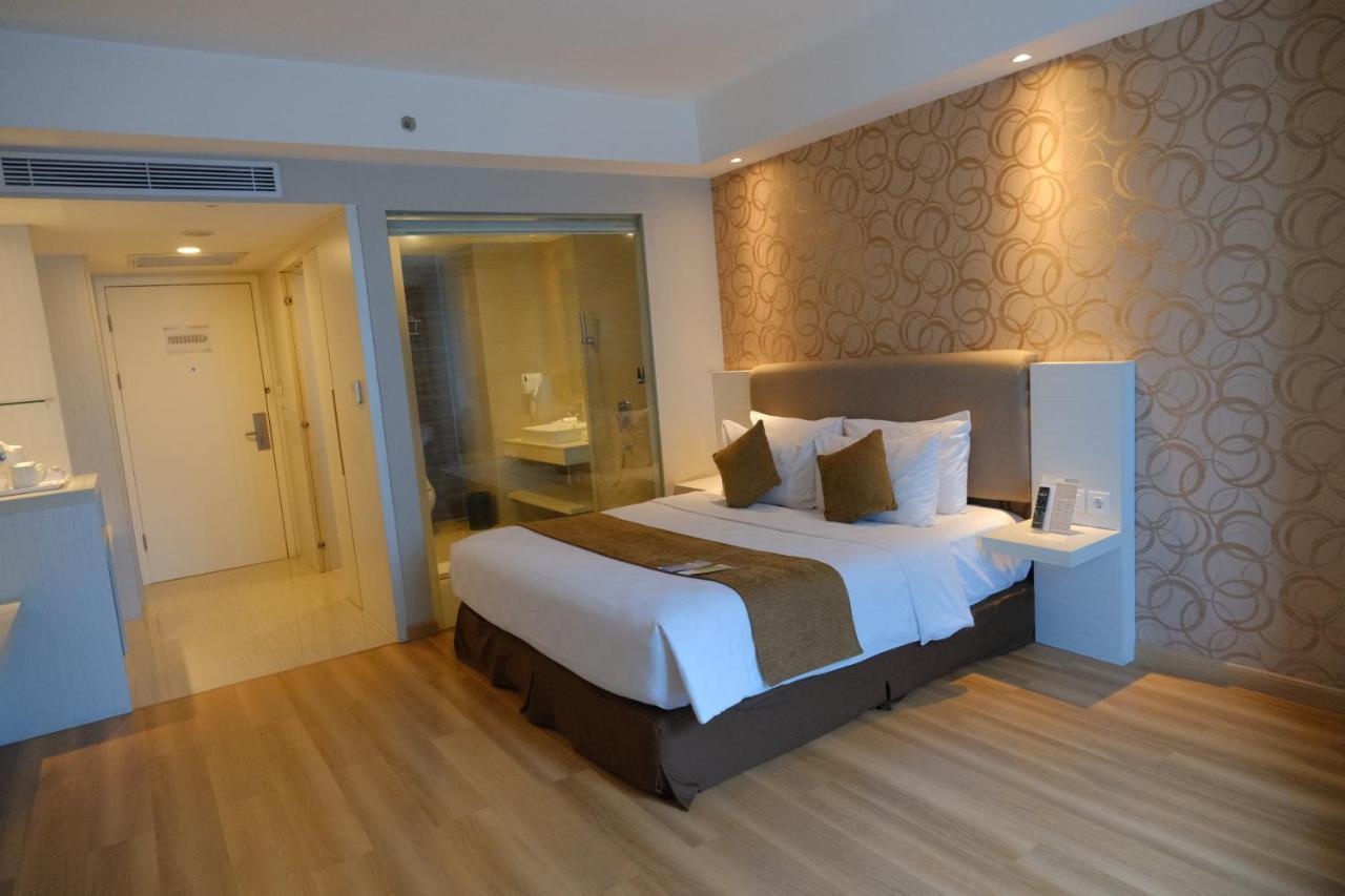 Platinum Adisucipto Hotel & Conference Center Kalasan Ngoại thất bức ảnh