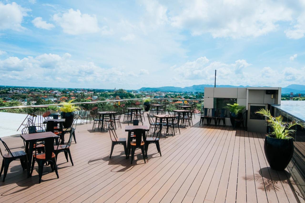 Platinum Adisucipto Hotel & Conference Center Kalasan Ngoại thất bức ảnh