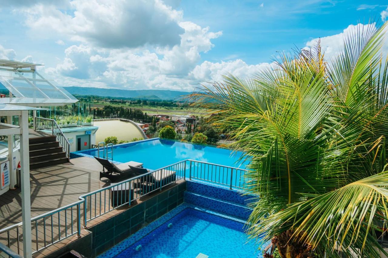 Platinum Adisucipto Hotel & Conference Center Kalasan Ngoại thất bức ảnh