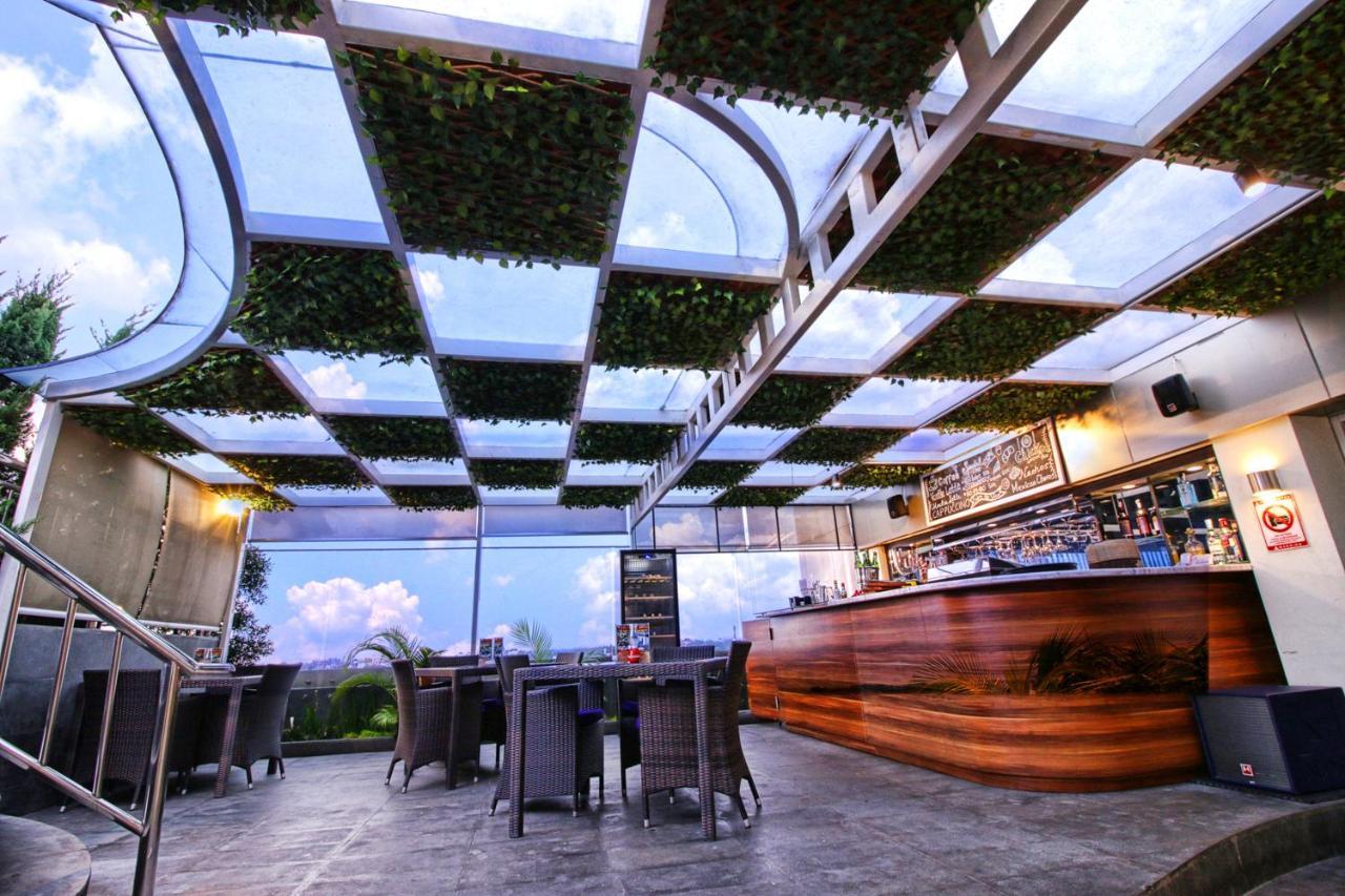 Platinum Adisucipto Hotel & Conference Center Kalasan Ngoại thất bức ảnh