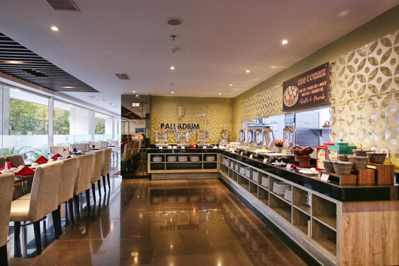 Platinum Adisucipto Hotel & Conference Center Kalasan Ngoại thất bức ảnh