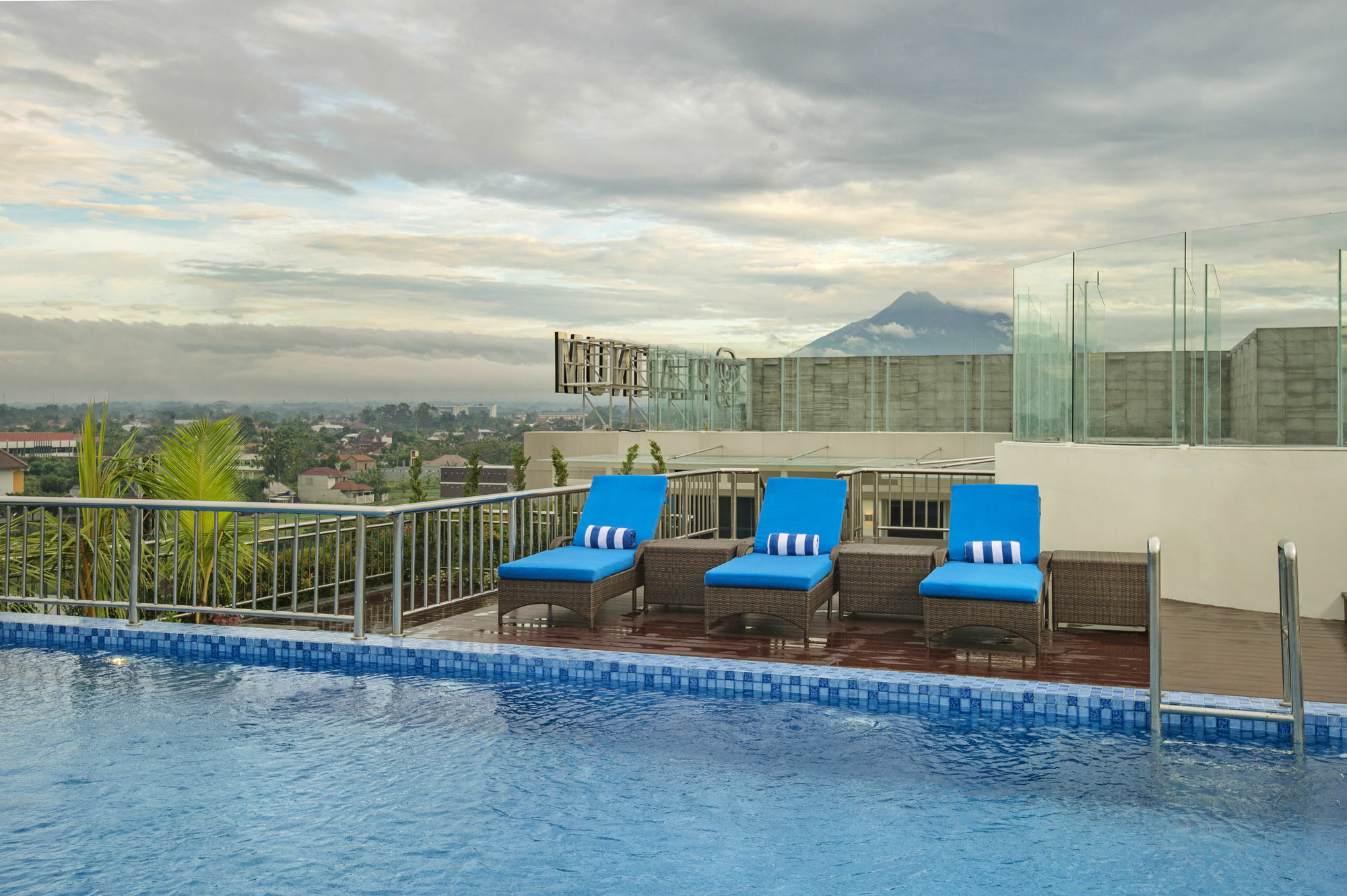 Platinum Adisucipto Hotel & Conference Center Kalasan Ngoại thất bức ảnh