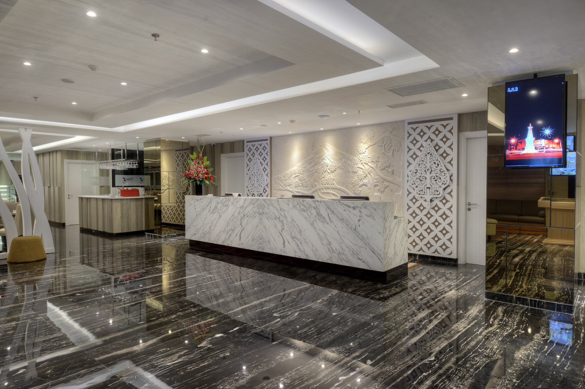 Platinum Adisucipto Hotel & Conference Center Kalasan Ngoại thất bức ảnh