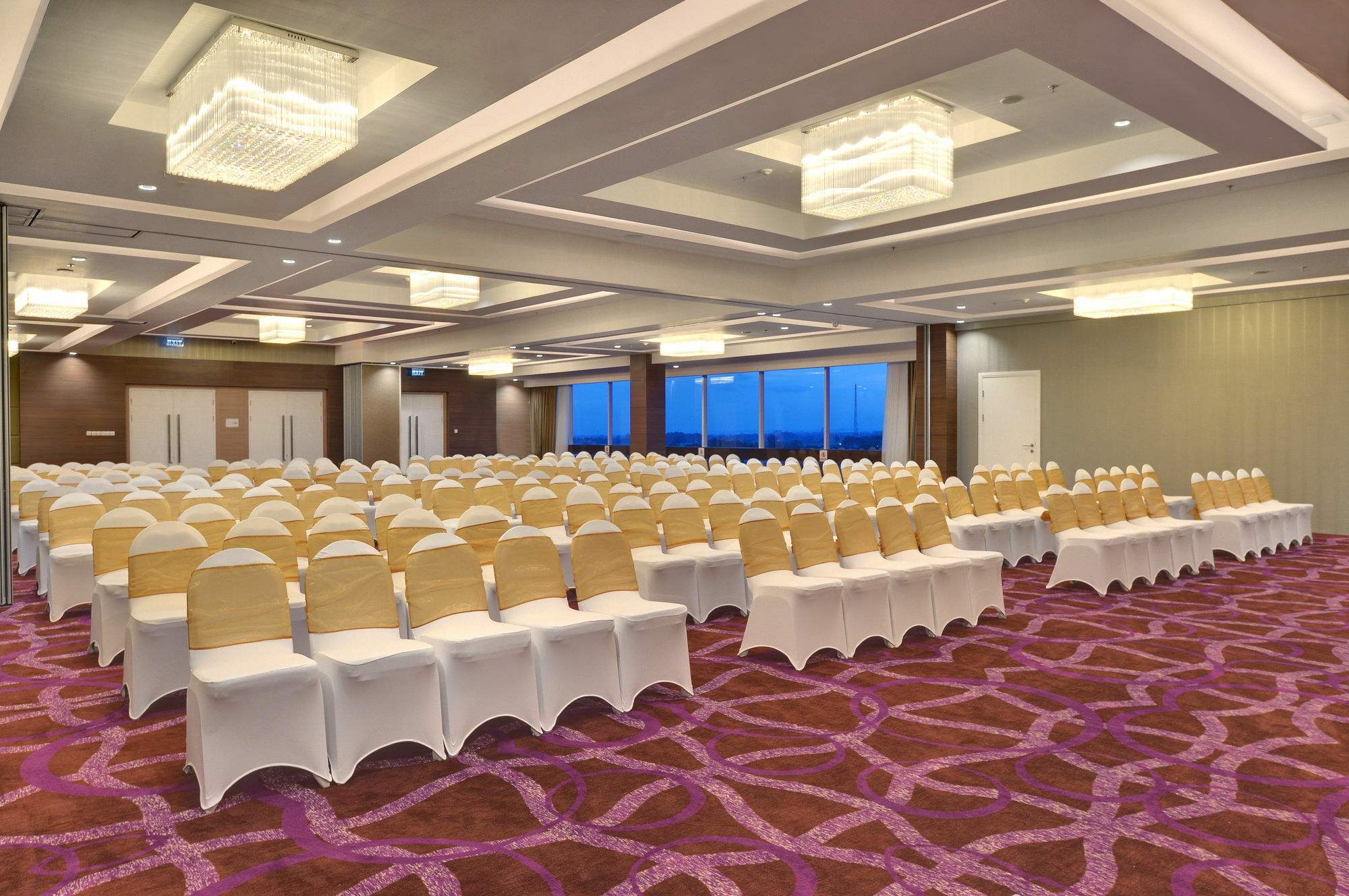 Platinum Adisucipto Hotel & Conference Center Kalasan Ngoại thất bức ảnh