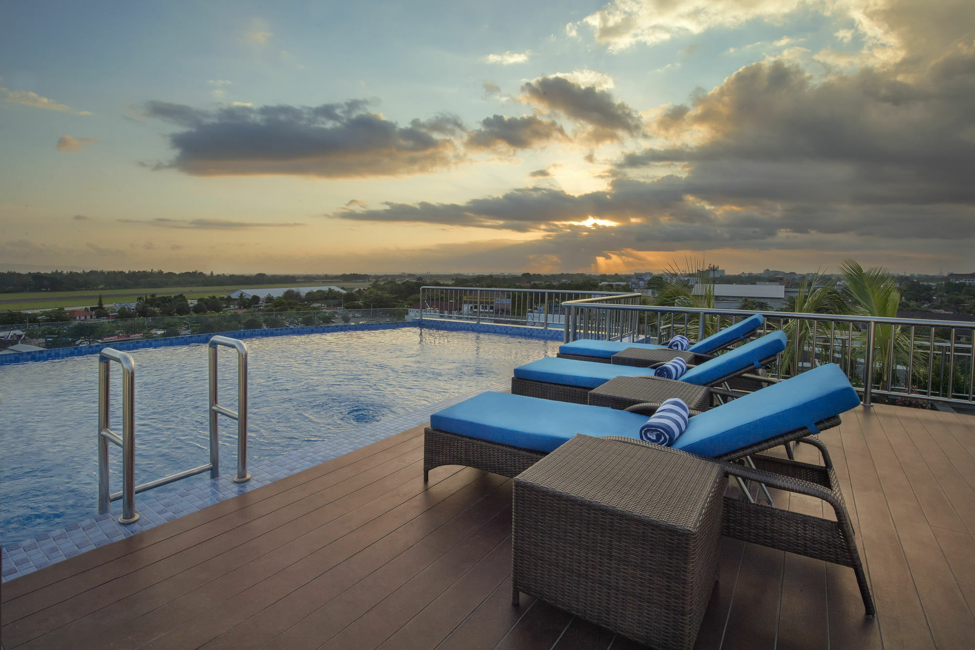 Platinum Adisucipto Hotel & Conference Center Kalasan Ngoại thất bức ảnh